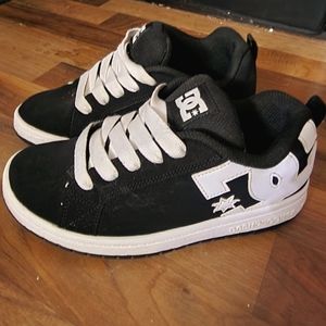 DC  Shoes  Boys size 5.5